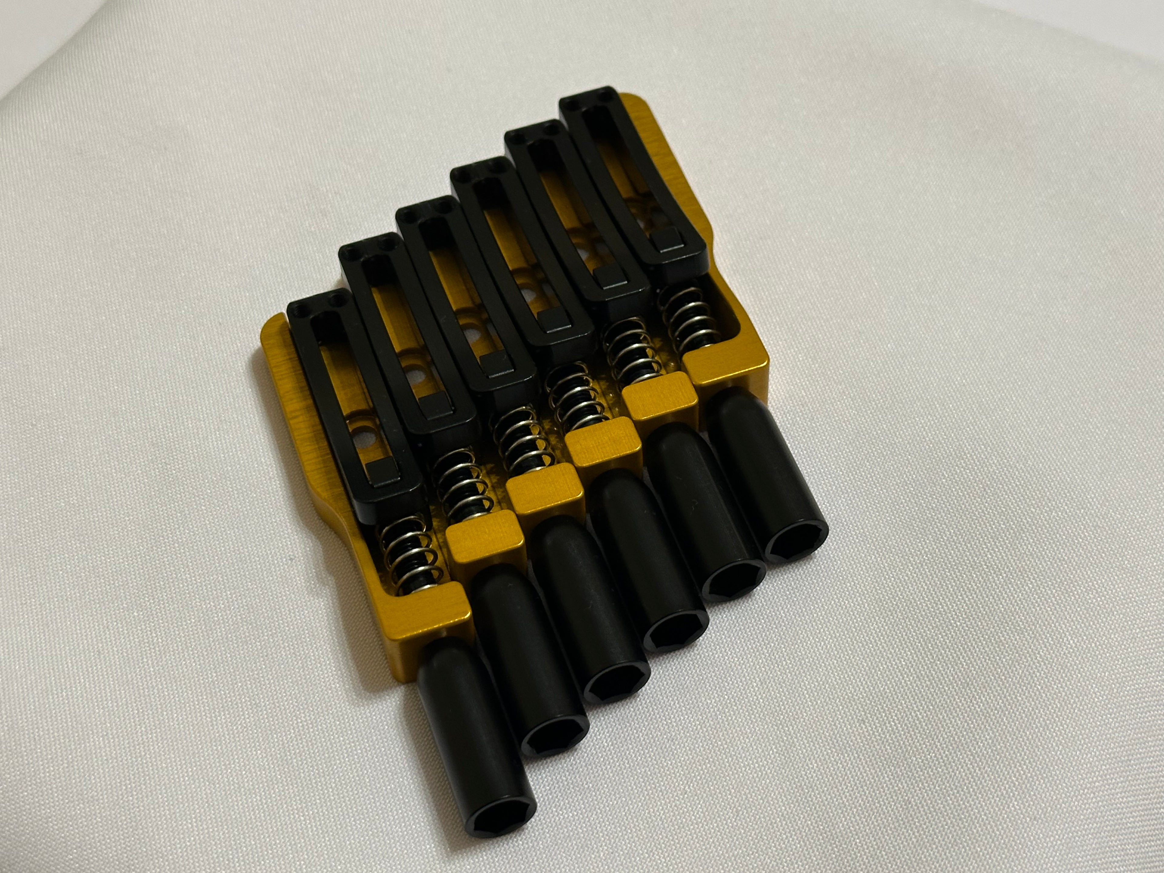 Skethra Multiscale Mono-Rail Bridge — Gold Baseplate / Black Hardware