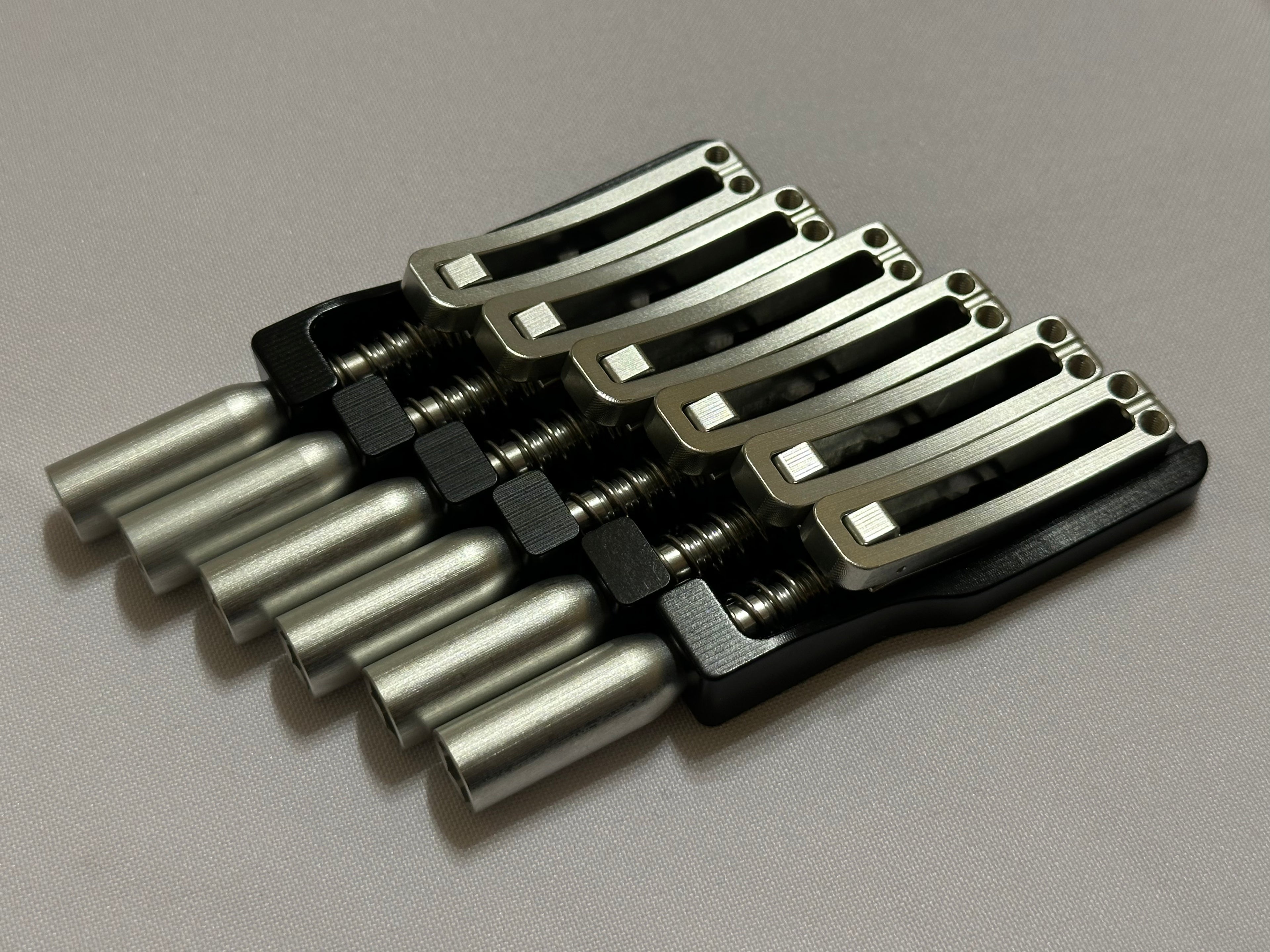 Skethra Multiscale Mono-Rail Bridge — Black Baseplate / Silver Hardware