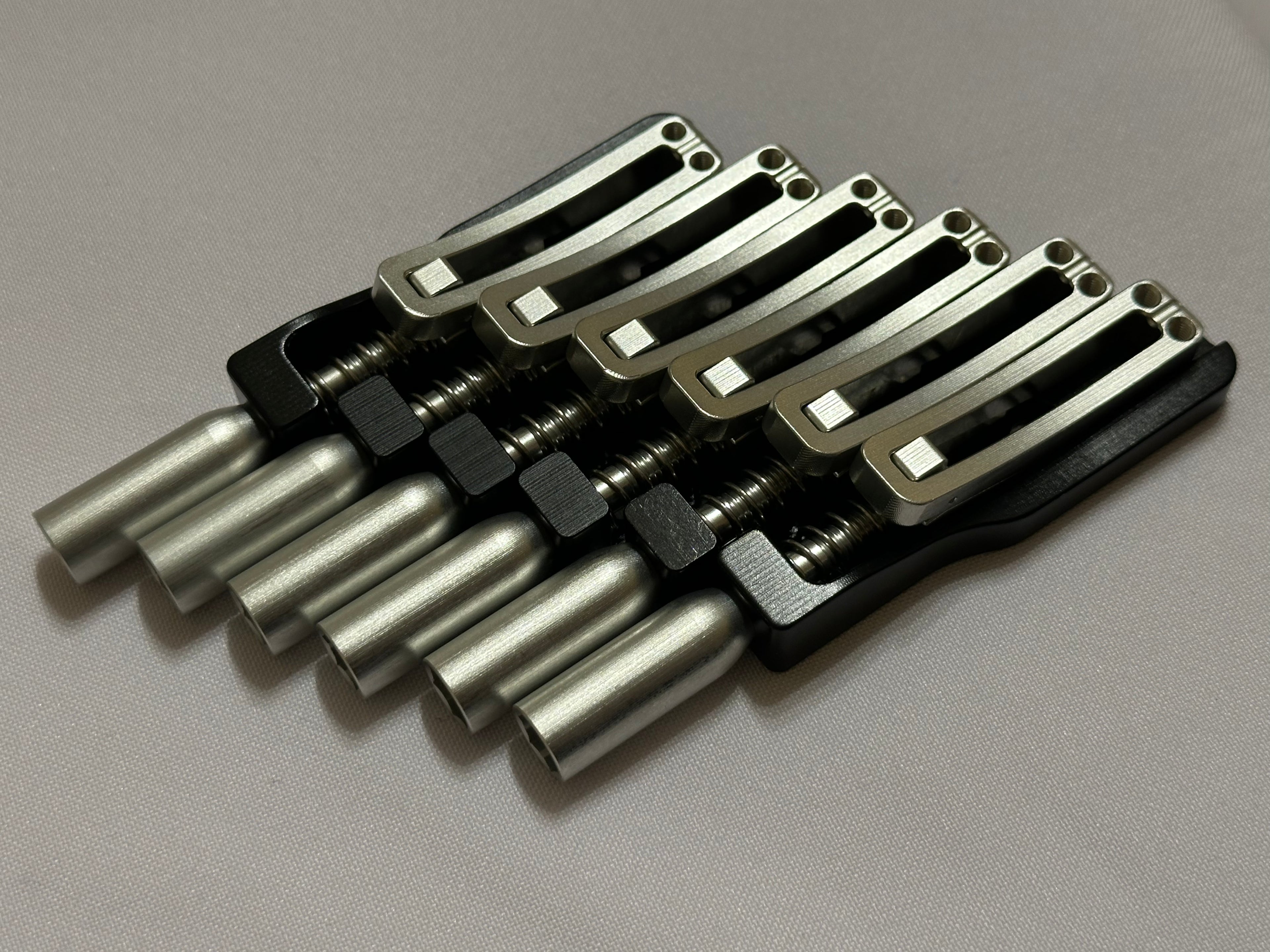 Skethra Multiscale Mono-Rail Bridge — Black Baseplate / Silver Hardware