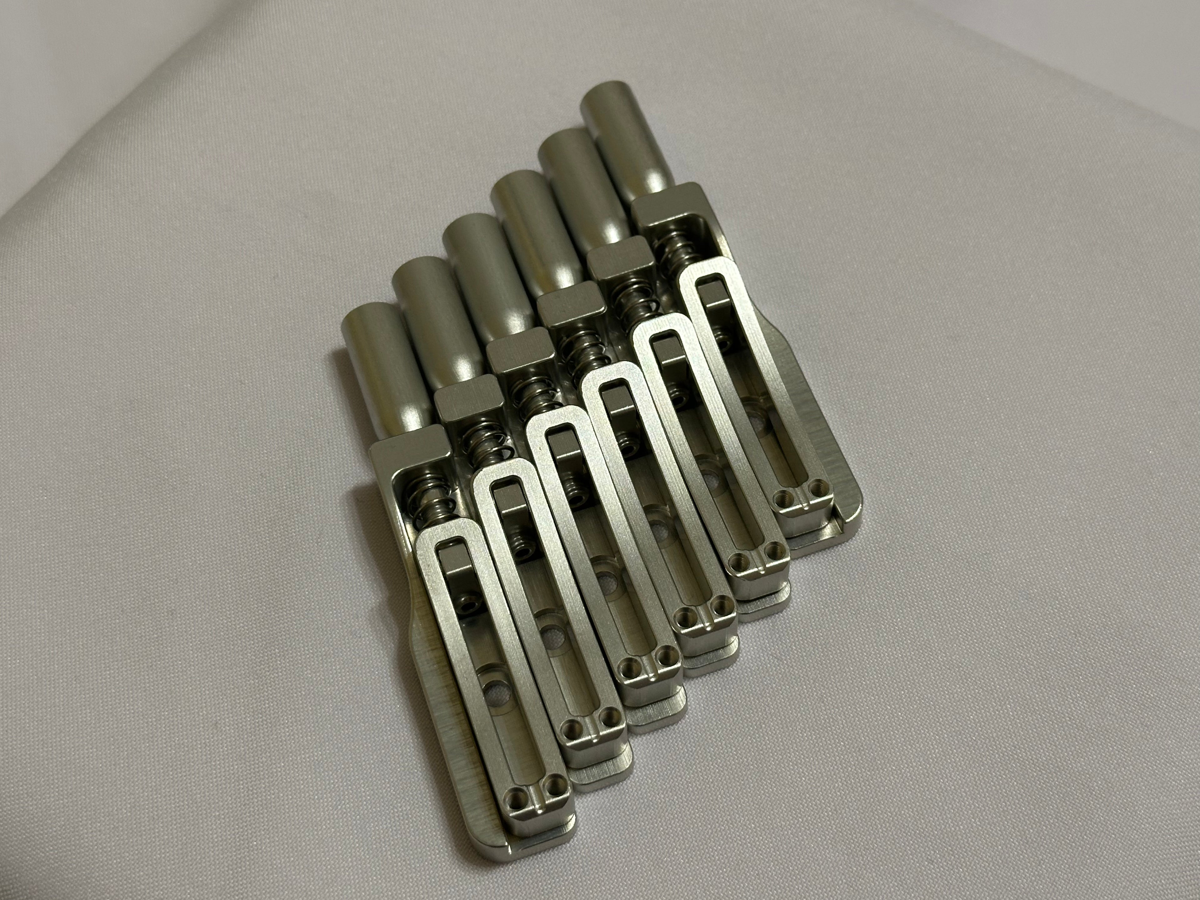 Skethra Multiscale Mono-Rail Bridge — Silver Baseplate / Silver Hardware