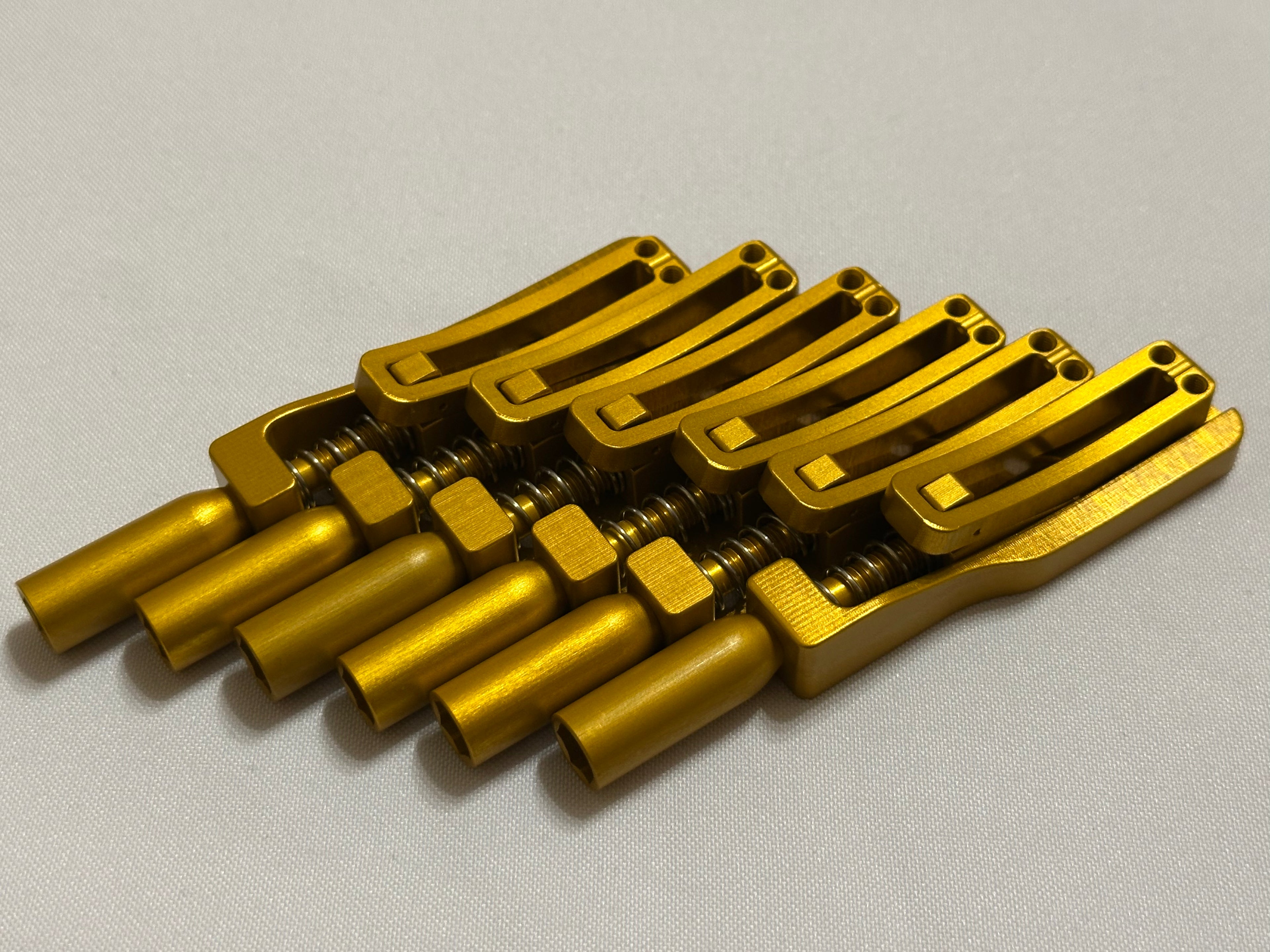 Skethra Multiscale Mono-Rail Bridge — Gold Baseplate / Gold Hardware