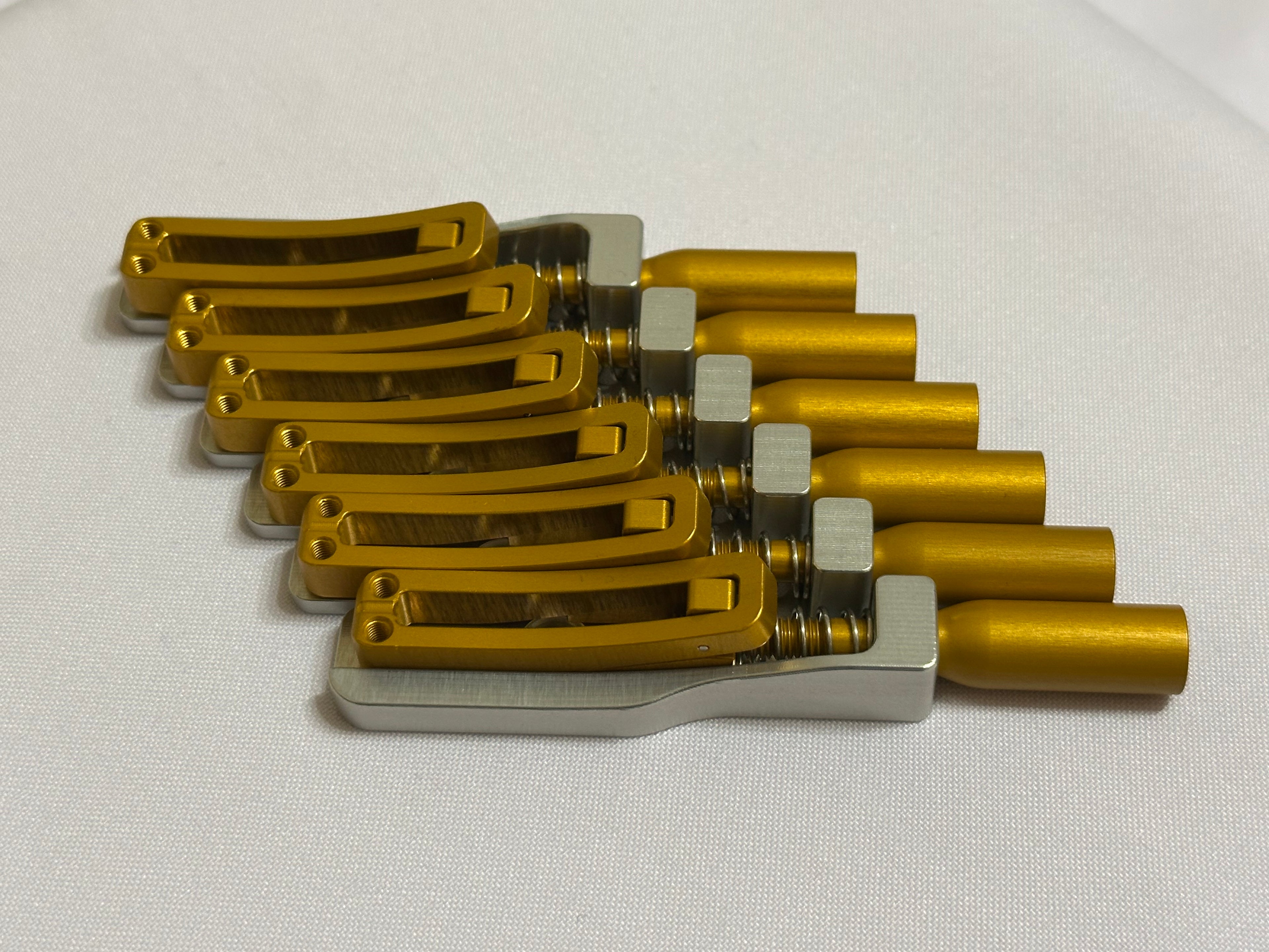 Skethra Multiscale Mono-Rail Bridge — Silver Baseplate / Gold Hardware